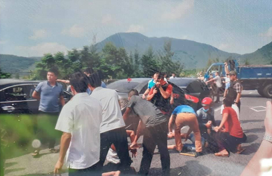 CLIP: Cảnh sát nổ súng vây bắt 5 đối tượng trên ô tô chở số lượng lớn ma túy-1