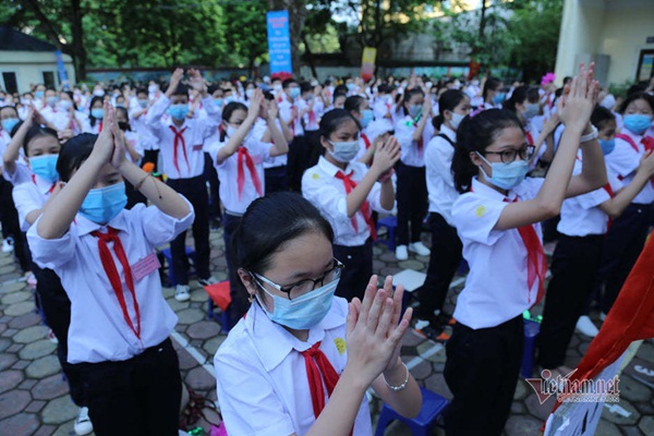 Gần 23 triệu học sinh khai giảng với khẩu trang và giãn cách-3