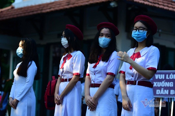 Gần 23 triệu học sinh khai giảng với khẩu trang và giãn cách-7