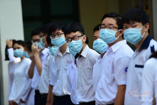 Gần 23 triệu học sinh khai giảng với khẩu trang và giãn cách-8