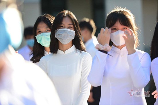 Gần 23 triệu học sinh khai giảng với khẩu trang và giãn cách
