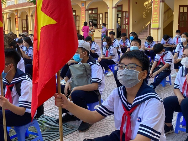 Gần 23 triệu học sinh khai giảng với khẩu trang và giãn cách-11