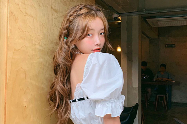 5 kiểu tóc uốn chuẩn mùa thu của sao Hàn, bạn diện theo vừa ăn gian tuổi siêu phàm lại còn sang xịn-24