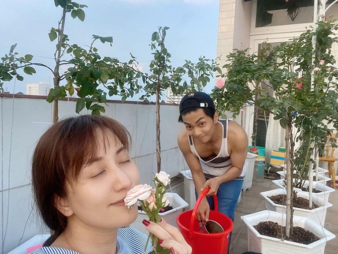 Khánh Thi tung clip hậu trường chứng minh nhan sắc không tuổi của mẹ 2 con U40-12