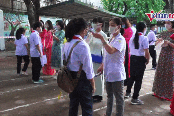 Sự thật về chùm ảnh học sinh ngáp ngắn ngáp dài trong lễ khai giảng đang được share rầm rộ-9