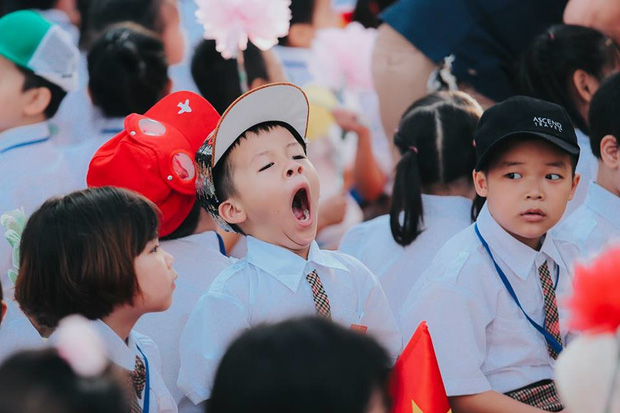 Sự thật về chùm ảnh học sinh ngáp ngắn ngáp dài trong lễ khai giảng đang được share rầm rộ-4