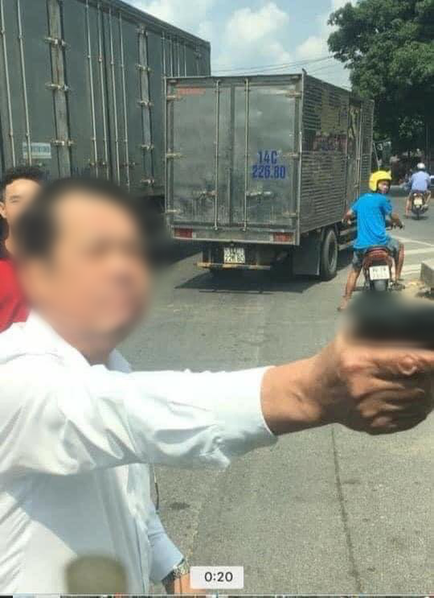 Bắc Ninh: Công an xác minh nam tài xế rút vật giống súng đe dọa lái xe tải vì không chịu nhường đường-1