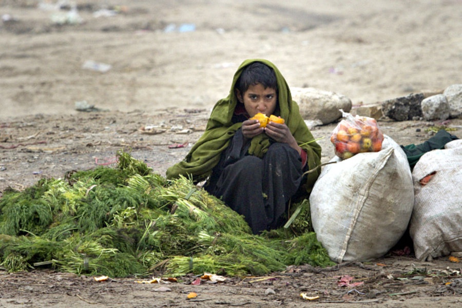 Nhà giàu Ấn Độ hoang phí thực phẩm, trẻ em lại đói ăn-3