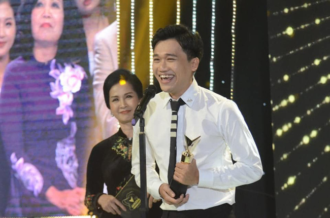 Bất ngờ chưa: Thanh Sơn, Nhan Phúc Vinh đều chịu thua nhân vật vừa đoạt Nam chính ấn tượng nhất VTV Awards-2