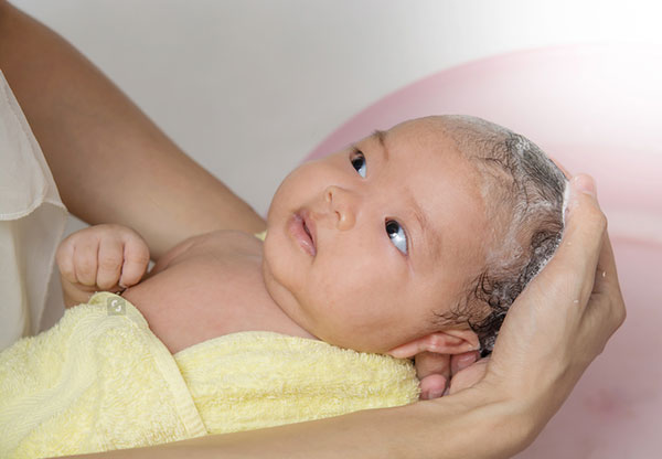 Trẻ sơ sinh có cần tắm hàng ngày? Khung giờ tắm và cách tắm cho trẻ sơ sinh đúng nhất? Câu trả lời sẽ khiến không ít bà mẹ phải giật mình-4