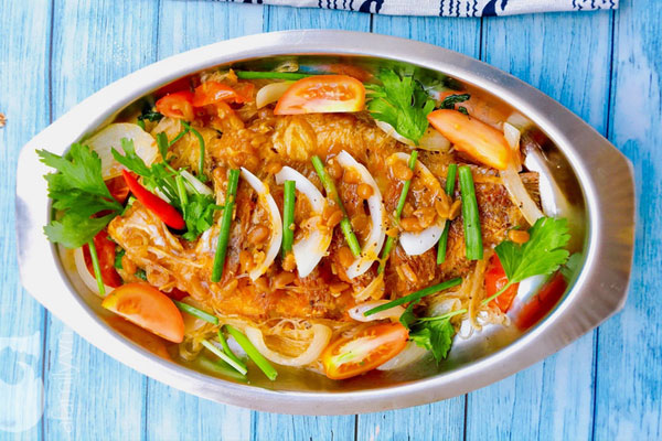 Mát trời mẹ làm chân giò hầm thuốc bắc cho cả nhà bồi bổ sức khỏe-7