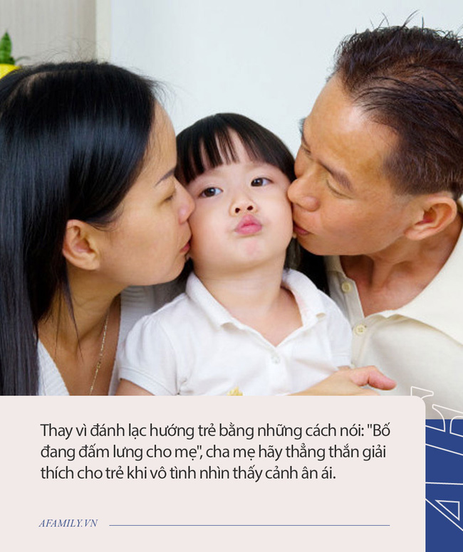 Bị con bắt gặp cảnh đang mặn nồng, ông bố trả lời lạc hướng đang đấm lưng cho mẹ nhưng bị con gái tỏ thái độ cực gắt-3