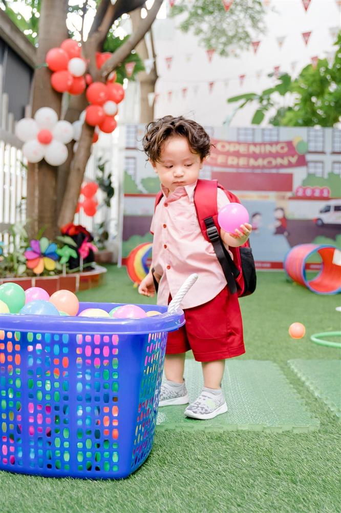 Con trai Đức Thịnh - Thanh Thúy khóc nức nở ngày đầu tiên đi mẫu giáo-2