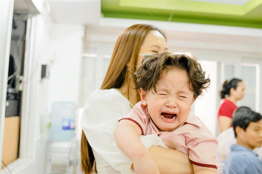 Con trai Đức Thịnh - Thanh Thúy khóc nức nở ngày đầu tiên đi mẫu giáo-7