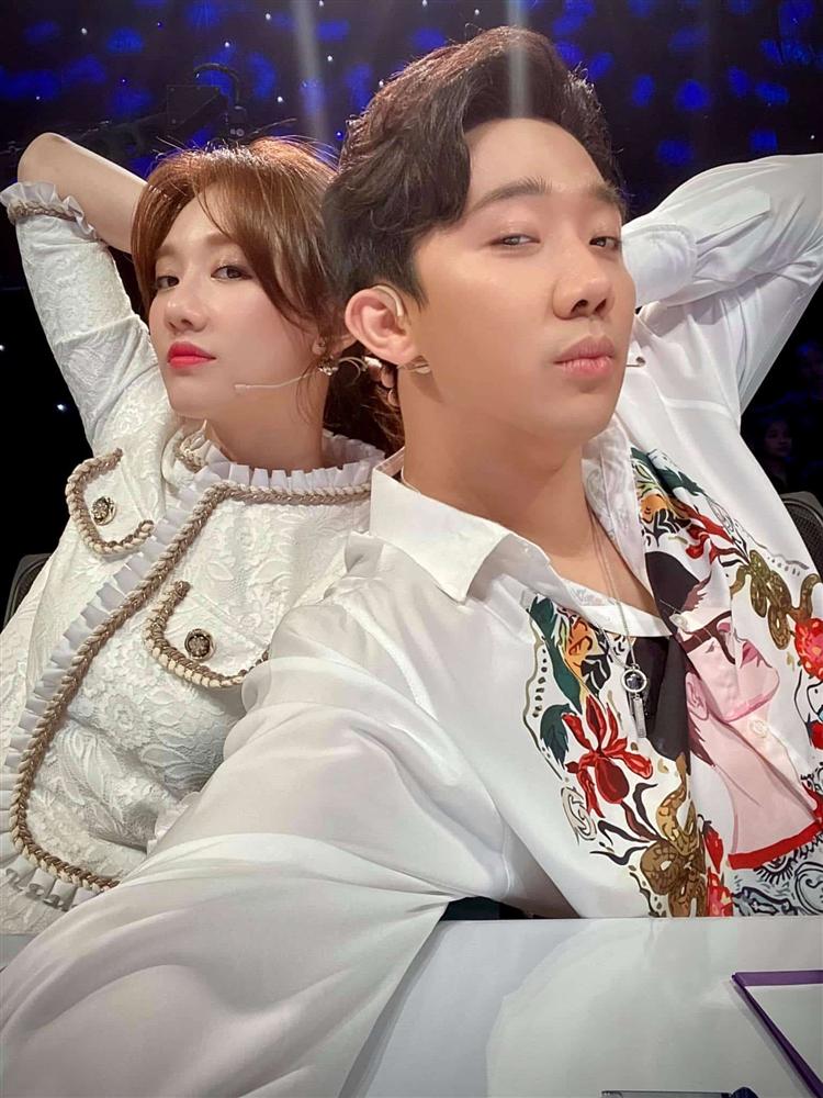 Ăn diện hết sức bảnh bao, Trấn Thành vẫn bị dân tình nghi trộm vòng cổ của vợ-10