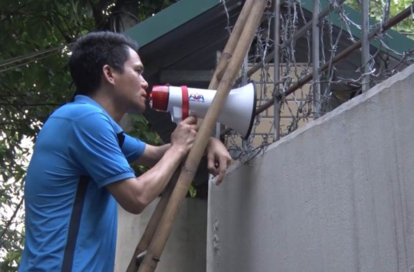 Giải cứu bé gái 6 tuổi bố đẻ bạo hành ở Bắc Ninh: Bố và người tình cầm súng giữ bé trên giường, hiện trường có nhiều loại ma túy-1