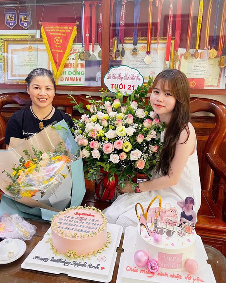 Huỳnh Anh vừa có động thái khẳng định mối quan hệ với Quang Hải đang cực tốt sau loạt drama-2