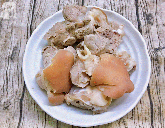 Mát trời mẹ làm chân giò hầm thuốc bắc cho cả nhà bồi bổ sức khỏe-2