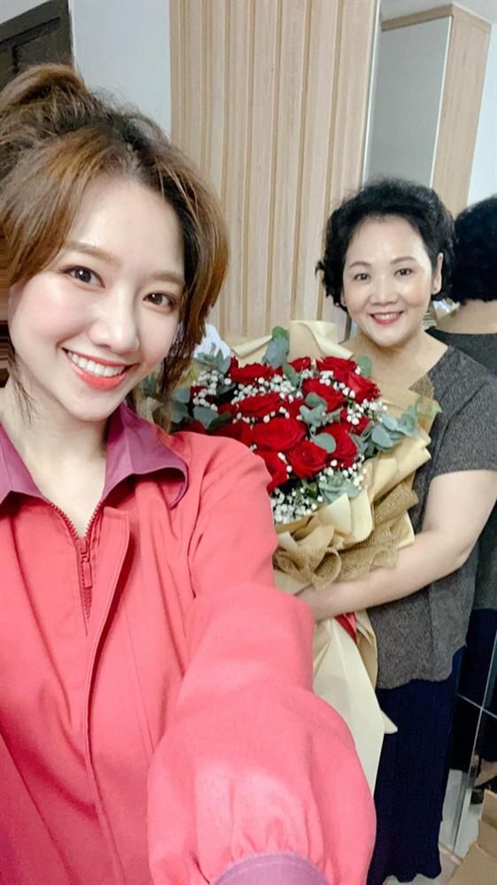 Hari Won kể chuyện mẹ ruột và chồng: Mẹ tôi nói luôn, anh Thành là đồ giả tạo, cách Trấn Thành đáp lại đầy thuyết phục-1