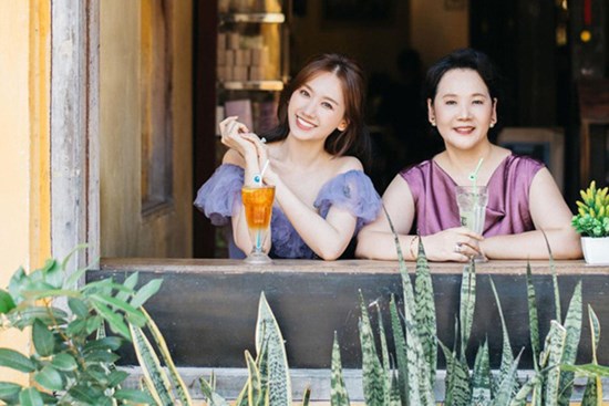 Hari Won kể chuyện mẹ ruột và chồng: 