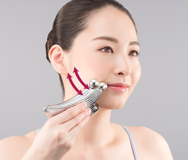 Chăm massage với cây lăn của giới nhà giàu nên da Châu Bùi luôn căng đét, chị em xem xong sẽ muốn đu theo-7