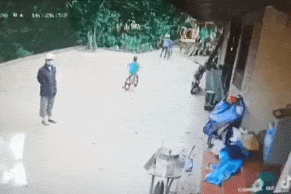 Đã tìm thấy thi thể bé trai 4 tuổi ở con suối gần núi Chứa Chan sau 9 ngày mất tích-2
