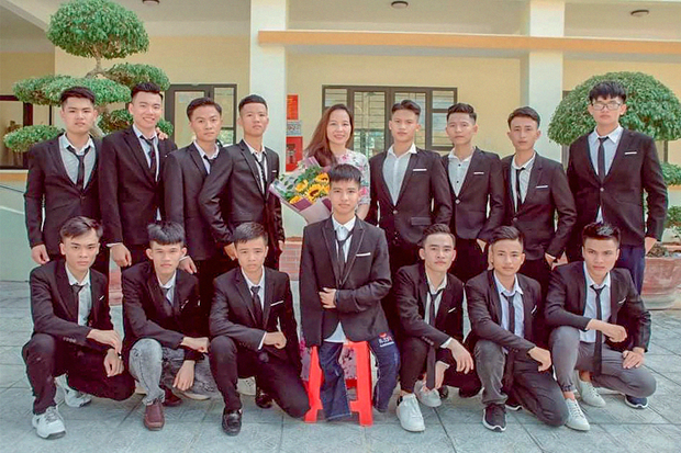 Hành trình 10 năm cõng bạn khuyết tật đến trường: Dù cõng bạn cả đời, mình cũng sẵn sàng”-9