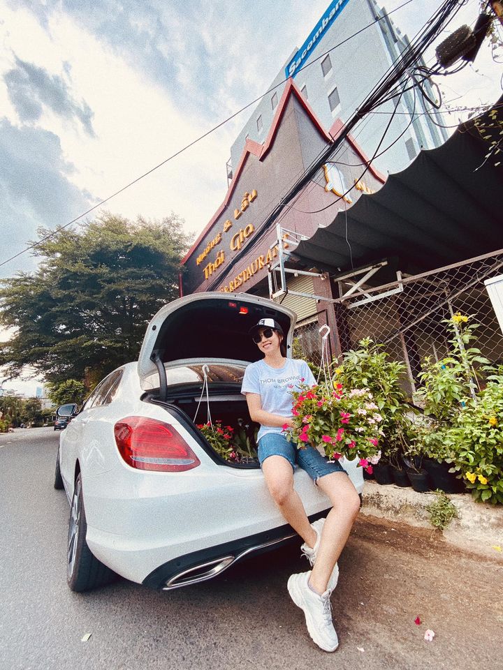 2 nàng tiểu tam hot nhất dàn hậu cung VTV: Người diện váy xinh ngất, người kín đáo vẫn sexy tột cùng trong street style tuần này-13