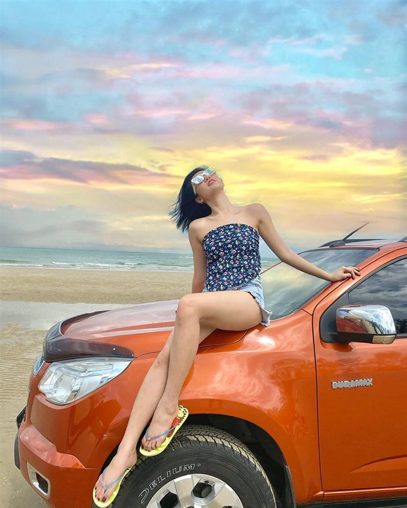 2 nàng tiểu tam hot nhất dàn hậu cung VTV: Người diện váy xinh ngất, người kín đáo vẫn sexy tột cùng trong street style tuần này-14