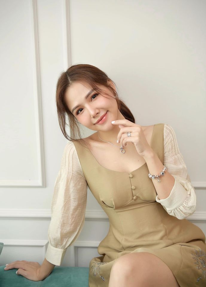 2 nàng tiểu tam hot nhất dàn hậu cung VTV: Người diện váy xinh ngất, người kín đáo vẫn sexy tột cùng trong street style tuần này-8