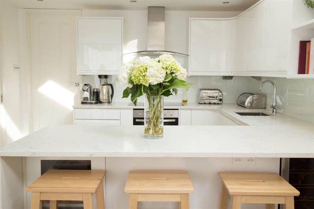 Những mẫu nhà bếp đẹp, ấn tượng và sang trọng với cách bài trí thông minh-14