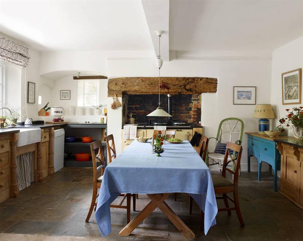 Những mẫu nhà bếp đẹp, ấn tượng và sang trọng với cách bài trí thông minh-26