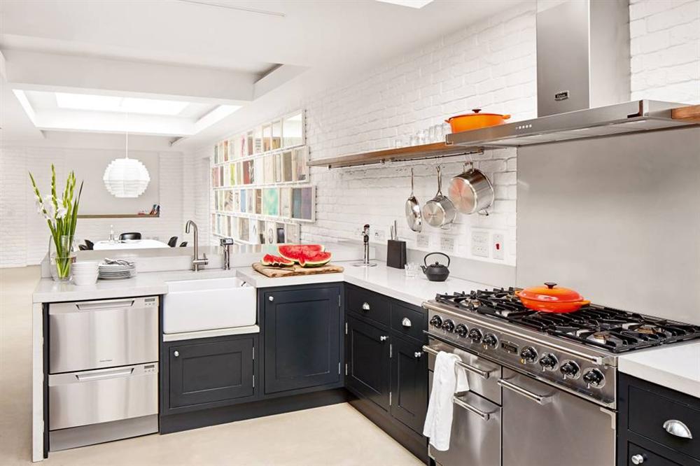 Những mẫu nhà bếp đẹp, ấn tượng và sang trọng với cách bài trí thông minh-32