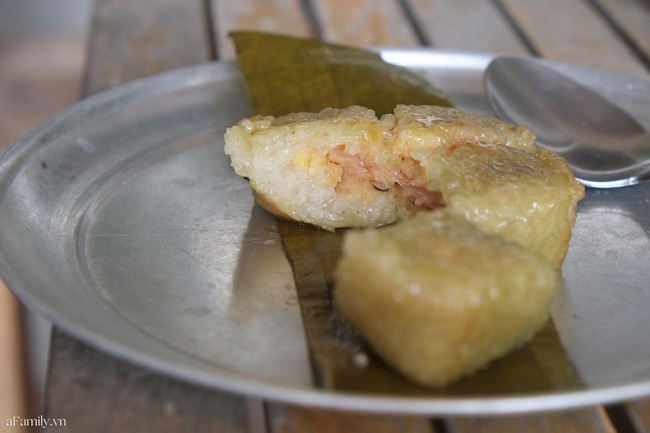 Bánh chưng mini với giá hời chỉ 10K/cái, mua rồi mới tính ra đắt hơn cả bánh chưng bình thường-5