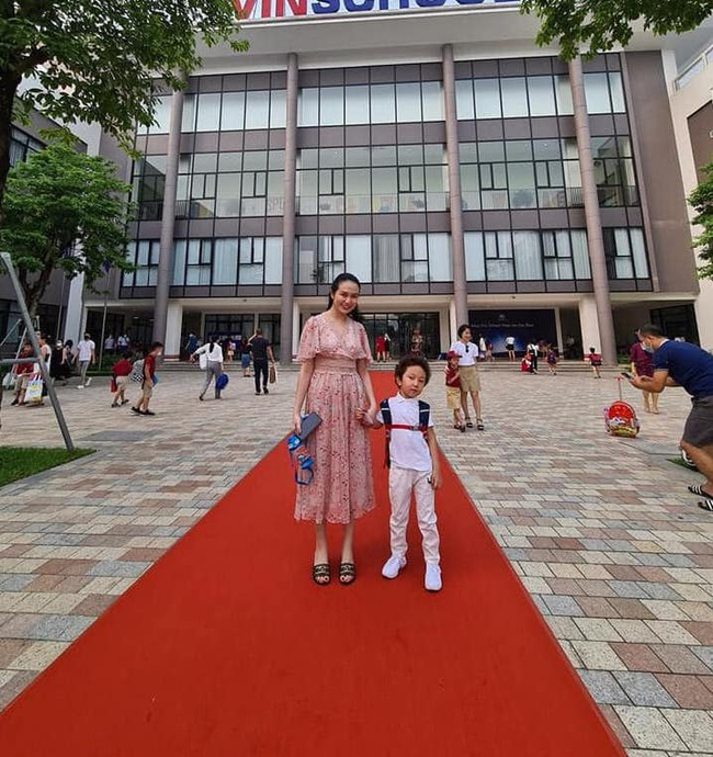 Sao Việt có con vào lớp 1: Con trai Tuấn Hưng được khen dạn dĩ, đáng chú ý nhất là 1001 dụng cụ mang đi học của con gái Hạnh Thúy-1