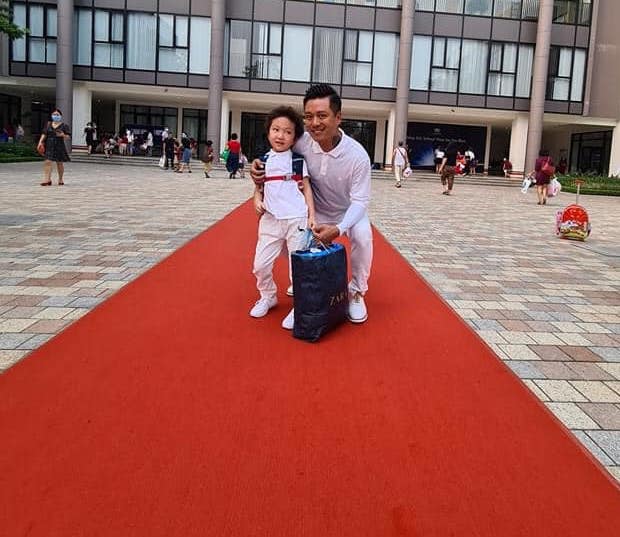 Sao Việt có con vào lớp 1: Con trai Tuấn Hưng được khen dạn dĩ, đáng chú ý nhất là 1001 dụng cụ mang đi học của con gái Hạnh Thúy-2