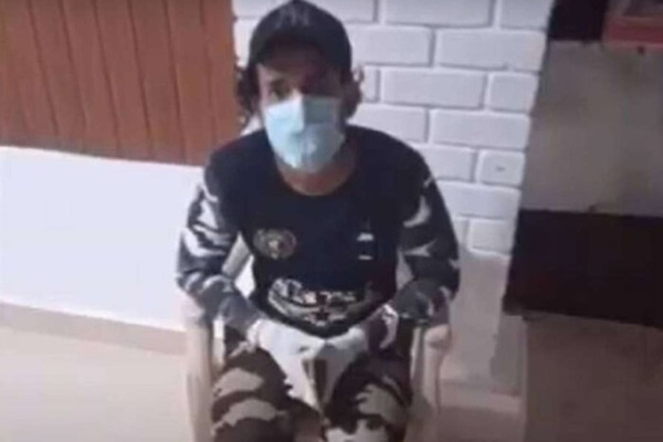 Nữ bệnh nhân đau nửa đầu bị bác sĩ bắt cởi áo để châm cứu ở... ngực, hành động và lời giải thích sau đó gây phẫn nộ hơn-5