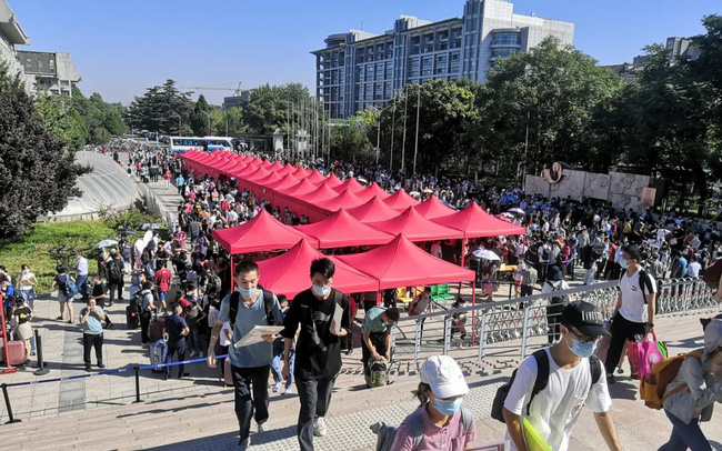 Học không quá nổi bật nhưng nhờ 1 bí quyết, nữ sinh 15 tuổi trở thành tân sinh viên nhỏ tuổi nhất của ngôi trường danh tiếng-2