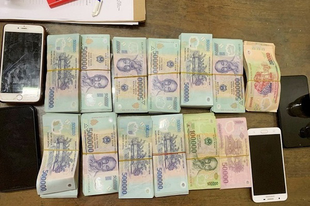 Chân dung hotgirl 8x cầm đầu đường dây lô đề trăm tỷ: Hàng ngày thức khuya dậy sớm cùng chồng bán bánh mướt-2