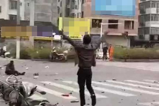 Mâu thuẫn gia đình, gã thanh niên lái xe tông chết bạn gái em trai rồi gây tai nạn khiến 5 người thương vong