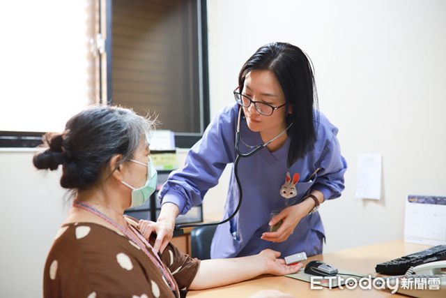 Chỉ bị co giật ở vai phải, đến bệnh viện khám, người phụ nữ sốc nặng khi được chẩn đoán ung thư giai đoạn cuối-2