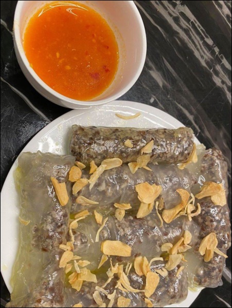 Nữ MC không tuổi showbiz Việt mắc kẹt ở nước ngoài, tự làm bún từ nguyên liệu bất ngờ-5