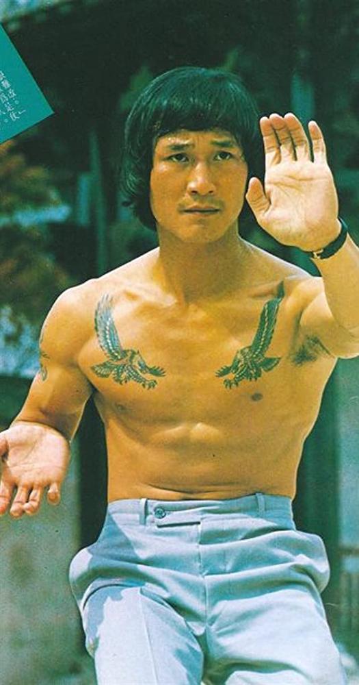 Đại ca xã hội đen khét tiếng Hong Kong, nổi danh ngang Lý Tiểu Long tuổi U80 ra sao?-1