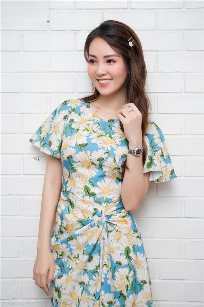 Á hậu Thụy Vân đúng là Đệ nhất mỹ nhân mê váy hoa”, diện toàn item dễ mặc mà nàng công sở có thể đu” theo-7