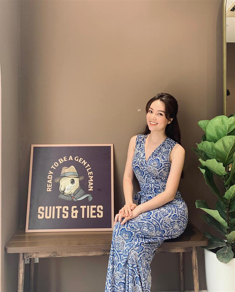 Á hậu Thụy Vân đúng là Đệ nhất mỹ nhân mê váy hoa”, diện toàn item dễ mặc mà nàng công sở có thể đu” theo-11