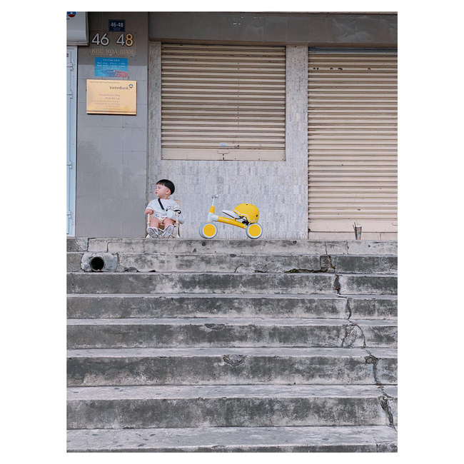 Bộ ảnh Ủn xe 1 vòng Đà Lạt của cậu nhóc 11 tháng tuổi khiến dân mạng thích thú thốt lên: Cute lạc lối là có thật-9