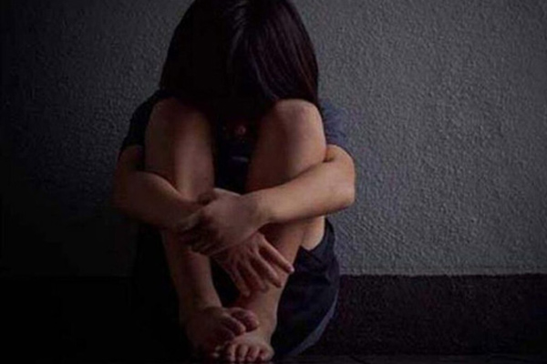 Con gái bỗng dưng trầm cảm sợ hãi người lạ, mẹ gặng hỏi mãi mới biết lý do, nghe xong liền gọi báo cảnh sát-1