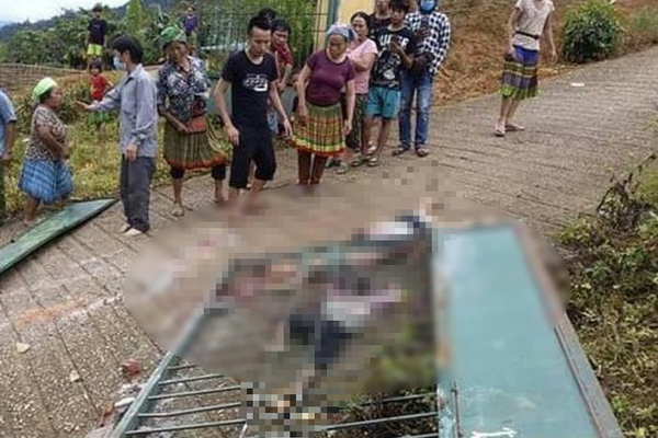 Vụ việc gây sốc: Để hai anh em ở nhà tự trông nhau, bà mẹ chết lặng khi xem được clip cậu anh bắt cô em làm hành động nhạy cảm-4