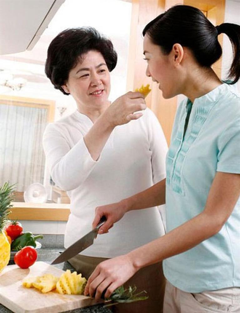 Bà mẹ chồng ngoài lạnh trong nóng, cư xử thấu tình đạt lý khiến chị em phát cuồng-3