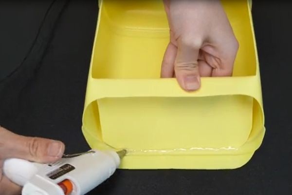 Đừng vội vứt chai nước giặt đi, nếu cắt nó theo hình tròn và treo trong phòng tắm, cả gia đình sẽ đổ xô sử dụng-9